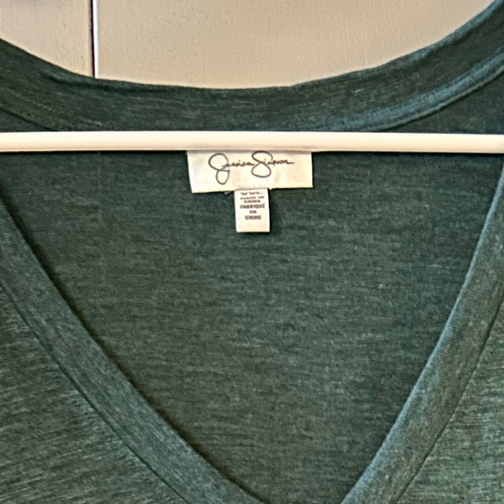 Jessica Simpson v neck